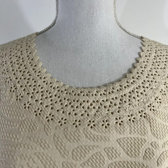 Hastings & Smith Cream Textured Rose Blouse Eyelet Trim Elegant Neutral Color - Picture 5 of 8